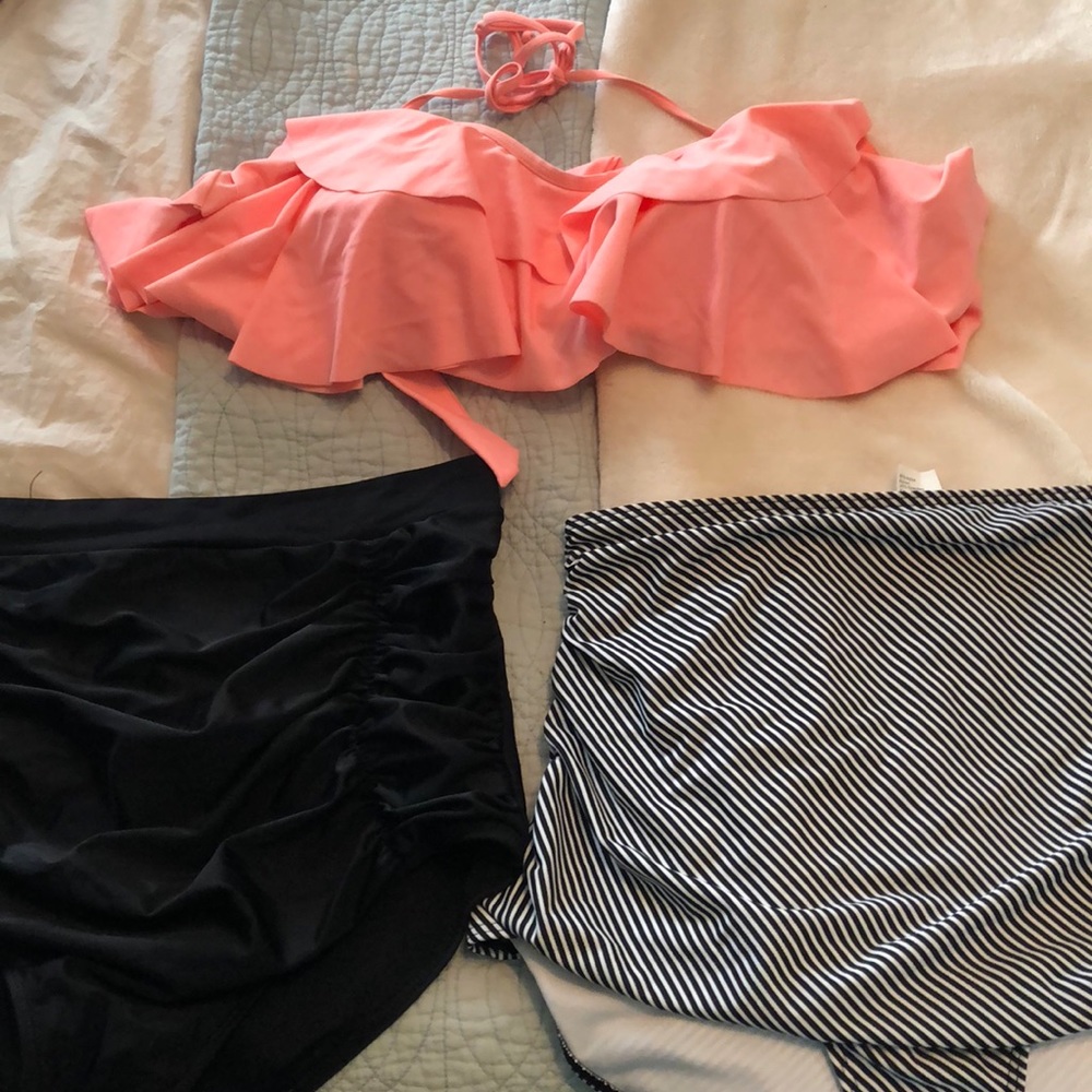 Bathing suit with 2 bottoms